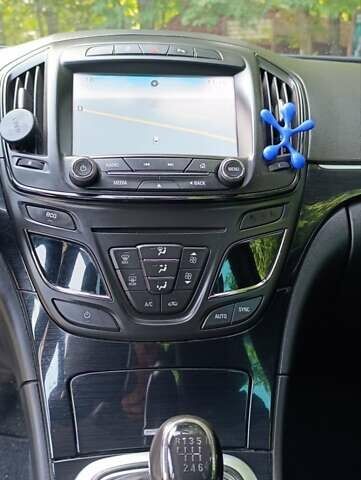 Белый Опель Инсигния, объемом двигателя 2 л и пробегом 237 тыс. км за 10700 $, фото 6 на Automoto.ua