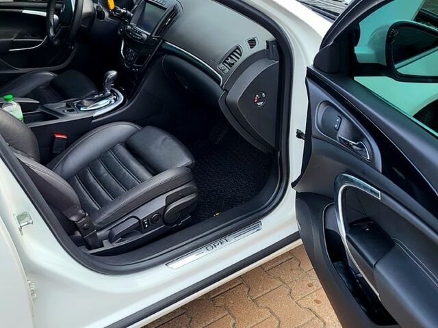 Білий Опель Інсігнія, об'ємом двигуна 2 л та пробігом 201 тис. км за 12450 $, фото 6 на Automoto.ua