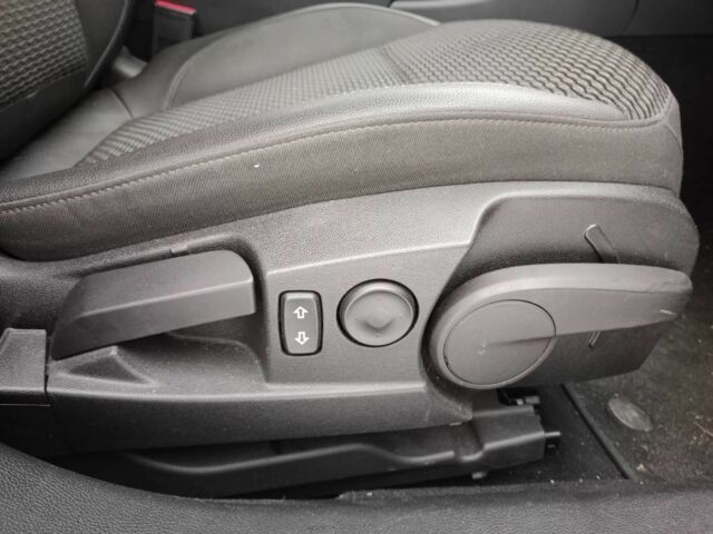 Білий Опель Інсігнія, об'ємом двигуна 2 л та пробігом 270 тис. км за 9850 $, фото 15 на Automoto.ua