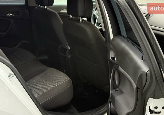 Белый Опель Инсигния, объемом двигателя 1.96 л и пробегом 241 тыс. км за 9800 $, фото 45 на Automoto.ua