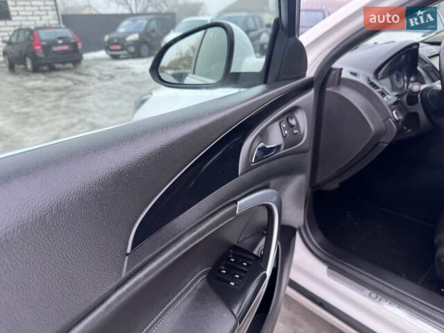 Білий Опель Інсігнія, об'ємом двигуна 2 л та пробігом 230 тис. км за 9600 $, фото 25 на Automoto.ua