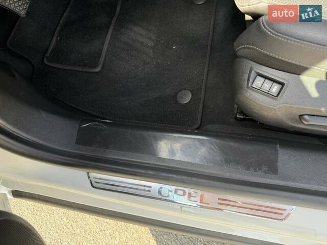 Белый Опель Инсигния, объемом двигателя 1.96 л и пробегом 295 тыс. км за 12000 $, фото 23 на Automoto.ua