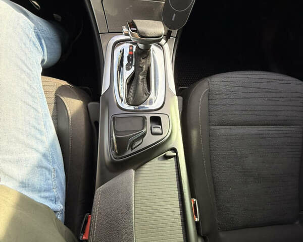 Білий Опель Інсігнія, об'ємом двигуна 2 л та пробігом 221 тис. км за 11600 $, фото 16 на Automoto.ua