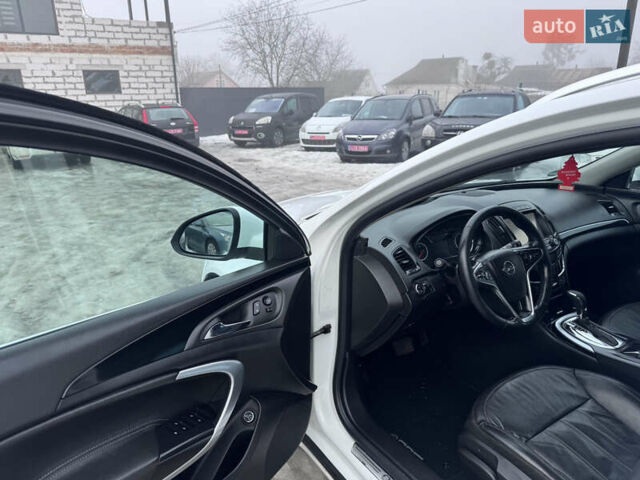 Білий Опель Інсігнія, об'ємом двигуна 2 л та пробігом 230 тис. км за 9600 $, фото 26 на Automoto.ua