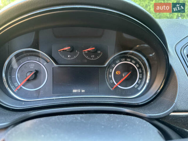 Белый Опель Инсигния, объемом двигателя 1.96 л и пробегом 300 тыс. км за 9000 $, фото 12 на Automoto.ua