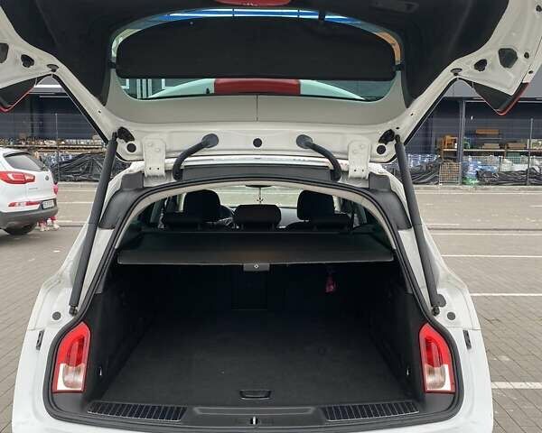 Білий Опель Інсігнія, об'ємом двигуна 1.6 л та пробігом 239 тис. км за 11300 $, фото 21 на Automoto.ua