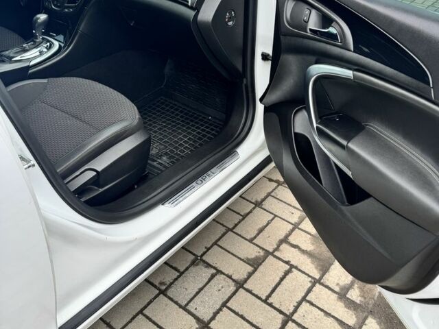 Білий Опель Інсігнія, об'ємом двигуна 2 л та пробігом 279 тис. км за 11700 $, фото 4 на Automoto.ua