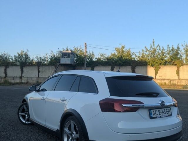 Белый Опель Инсигния, объемом двигателя 2 л и пробегом 230 тыс. км за 9500 $, фото 4 на Automoto.ua