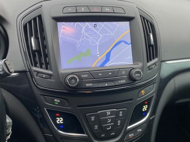 Белый Опель Инсигния, объемом двигателя 2 л и пробегом 320 тыс. км за 9349 $, фото 6 на Automoto.ua