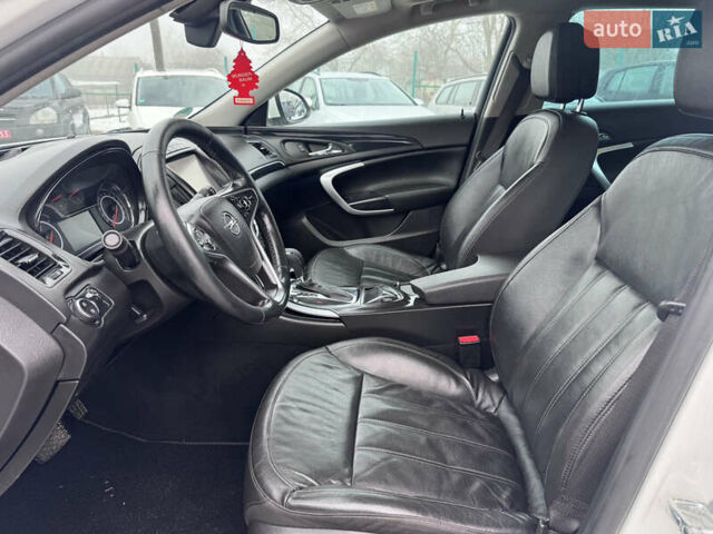 Білий Опель Інсігнія, об'ємом двигуна 2 л та пробігом 230 тис. км за 9600 $, фото 23 на Automoto.ua