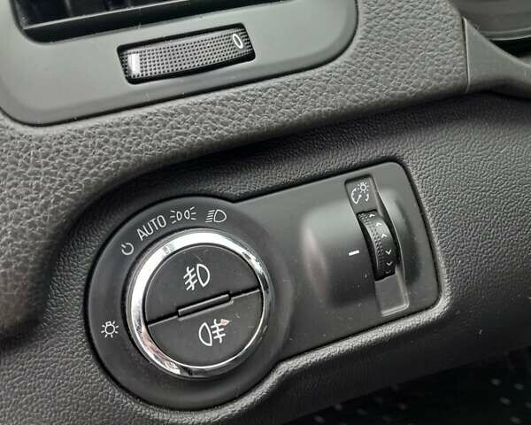 Білий Опель Інсігнія, об'ємом двигуна 1.96 л та пробігом 226 тис. км за 11100 $, фото 19 на Automoto.ua