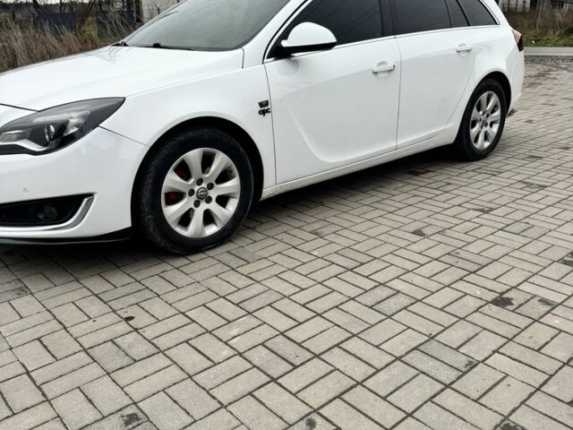 Білий Опель Інсігнія, об'ємом двигуна 2 л та пробігом 279 тис. км за 11700 $, фото 1 на Automoto.ua