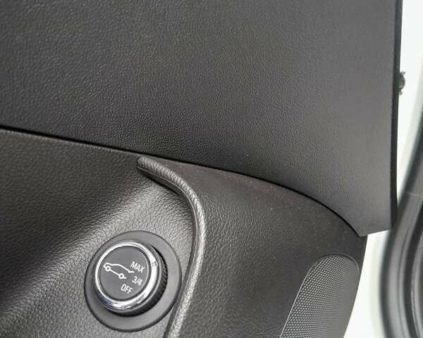 Білий Опель Інсігнія, об'ємом двигуна 1.96 л та пробігом 226 тис. км за 11100 $, фото 22 на Automoto.ua