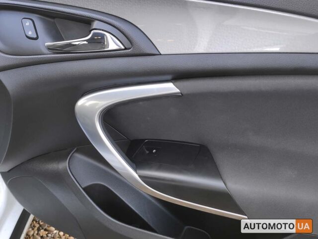 Белый Опель Инсигния, объемом двигателя 2 л и пробегом 243 тыс. км за 9450 $, фото 13 на Automoto.ua