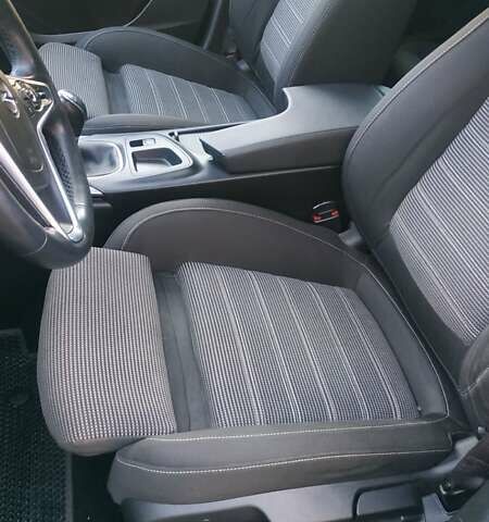 Белый Опель Инсигния, объемом двигателя 1.6 л и пробегом 170 тыс. км за 9900 $, фото 15 на Automoto.ua