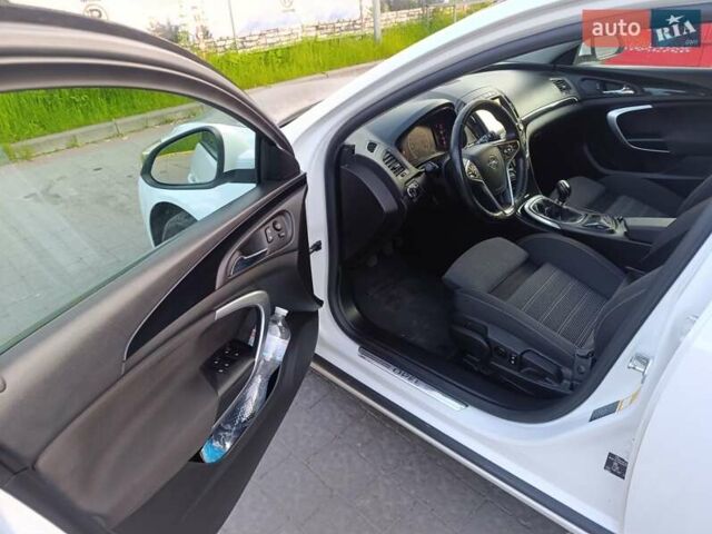 Белый Опель Инсигния, объемом двигателя 2 л и пробегом 248 тыс. км за 9650 $, фото 13 на Automoto.ua