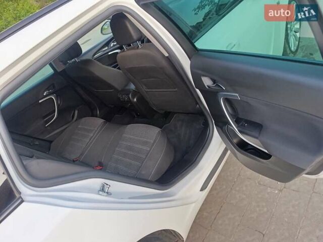 Белый Опель Инсигния, объемом двигателя 2 л и пробегом 248 тыс. км за 9650 $, фото 21 на Automoto.ua