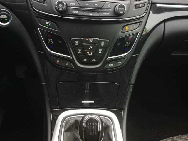 Білий Опель Інсігнія, об'ємом двигуна 2 л та пробігом 270 тис. км за 9850 $, фото 23 на Automoto.ua