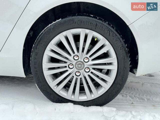 Белый Опель Инсигния, объемом двигателя 2 л и пробегом 248 тыс. км за 10650 $, фото 23 на Automoto.ua