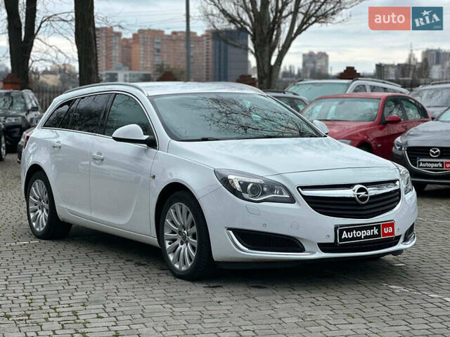 Білий Опель Інсігнія, об'ємом двигуна 2 л та пробігом 198 тис. км за 10490 $, фото 2 на Automoto.ua