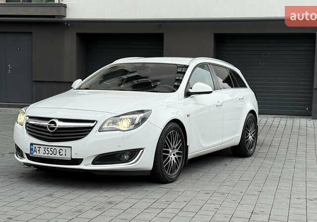 Белый Опель Инсигния, объемом двигателя 1.96 л и пробегом 241 тыс. км за 9800 $, фото 1 на Automoto.ua