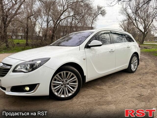 Білий Опель Інсігнія, об'ємом двигуна 2 л та пробігом 224 тис. км за 10999 $, фото 2 на Automoto.ua