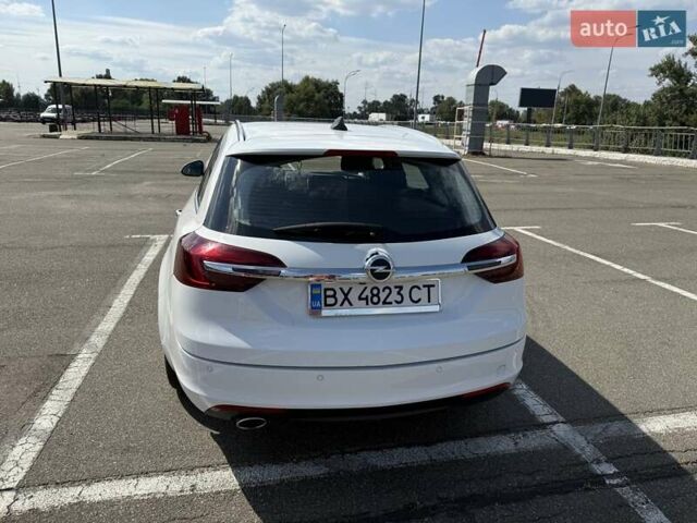 Белый Опель Инсигния, объемом двигателя 1.96 л и пробегом 295 тыс. км за 12000 $, фото 3 на Automoto.ua
