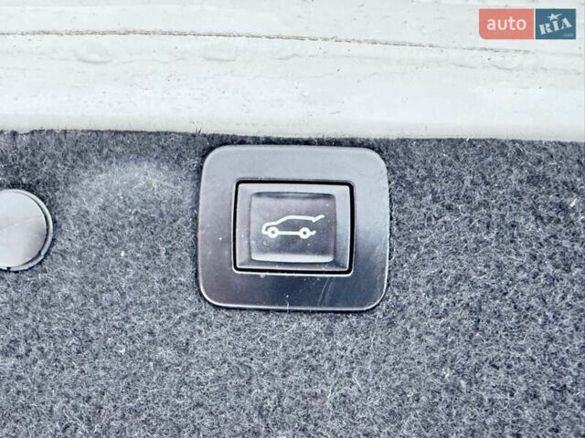 Белый Опель Инсигния, объемом двигателя 2 л и пробегом 248 тыс. км за 10650 $, фото 28 на Automoto.ua