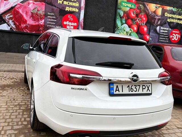 Белый Опель Инсигния, объемом двигателя 2 л и пробегом 198 тыс. км за 9900 $, фото 4 на Automoto.ua