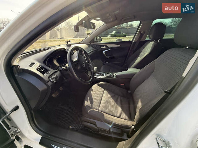 Білий Опель Інсігнія, об'ємом двигуна 2 л та пробігом 221 тис. км за 11600 $, фото 9 на Automoto.ua