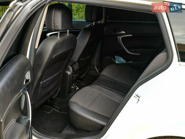 Белый Опель Инсигния, объемом двигателя 1.96 л и пробегом 290 тыс. км за 11200 $, фото 9 на Automoto.ua