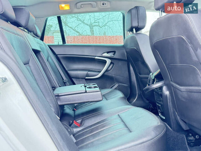 Белый Опель Инсигния, объемом двигателя 2 л и пробегом 248 тыс. км за 10650 $, фото 43 на Automoto.ua