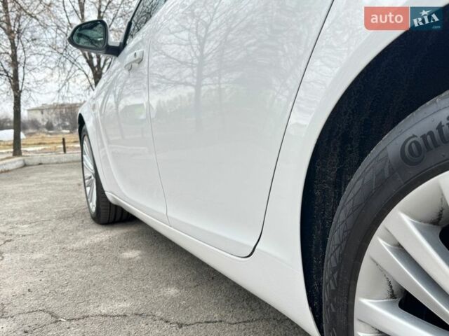 Белый Опель Инсигния, объемом двигателя 2 л и пробегом 248 тыс. км за 11200 $, фото 24 на Automoto.ua