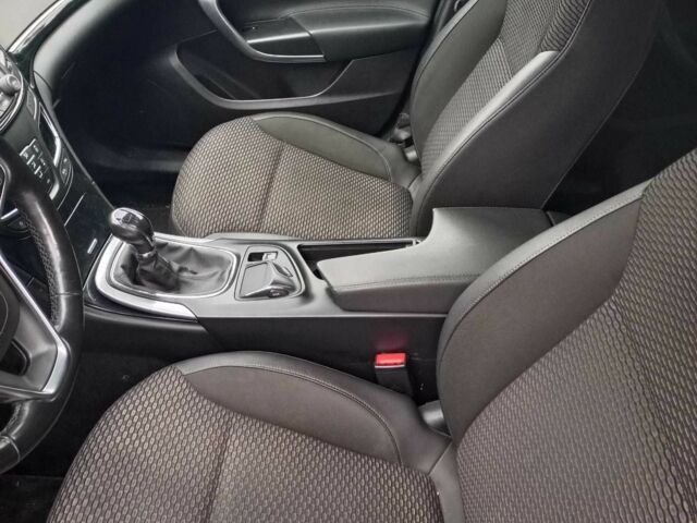 Білий Опель Інсігнія, об'ємом двигуна 2 л та пробігом 270 тис. км за 9850 $, фото 4 на Automoto.ua