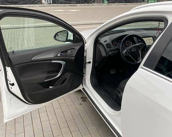 Білий Опель Інсігнія, об'ємом двигуна 1.6 л та пробігом 239 тис. км за 11300 $, фото 22 на Automoto.ua