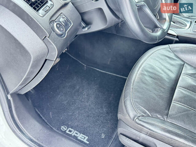 Белый Опель Инсигния, объемом двигателя 2 л и пробегом 248 тыс. км за 10650 $, фото 27 на Automoto.ua