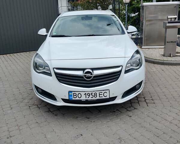 Белый Опель Инсигния, объемом двигателя 1.6 л и пробегом 234 тыс. км за 10000 $, фото 3 на Automoto.ua