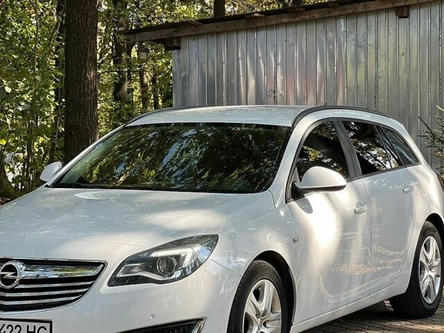 Білий Опель Інсігнія, об'ємом двигуна 2 л та пробігом 265 тис. км за 8200 $, фото 2 на Automoto.ua