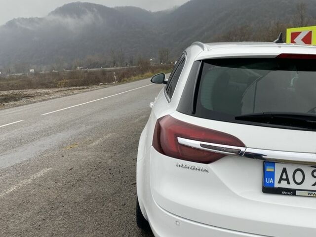 Белый Опель Инсигния, объемом двигателя 2 л и пробегом 320 тыс. км за 9349 $, фото 5 на Automoto.ua