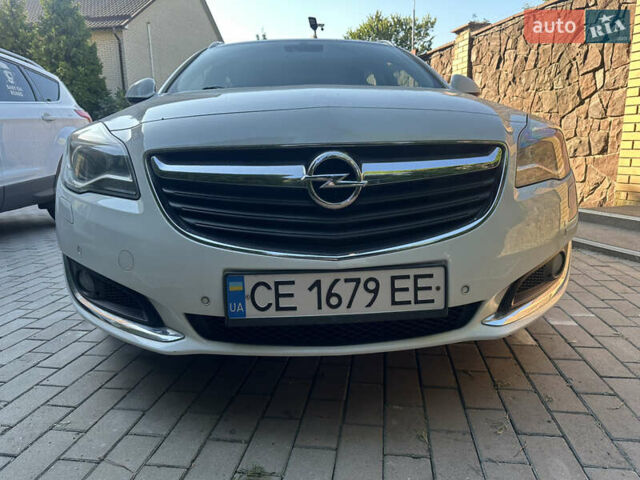 Белый Опель Инсигния, объемом двигателя 1.96 л и пробегом 300 тыс. км за 9000 $, фото 3 на Automoto.ua