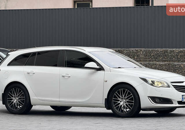 Белый Опель Инсигния, объемом двигателя 1.96 л и пробегом 241 тыс. км за 9800 $, фото 6 на Automoto.ua