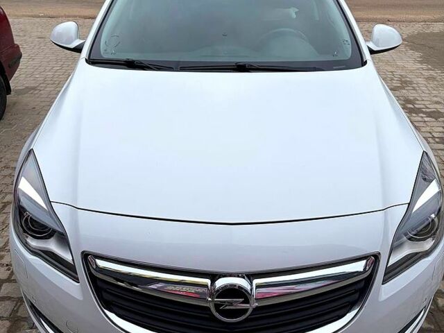 Белый Опель Инсигния, объемом двигателя 2 л и пробегом 198 тыс. км за 9900 $, фото 2 на Automoto.ua