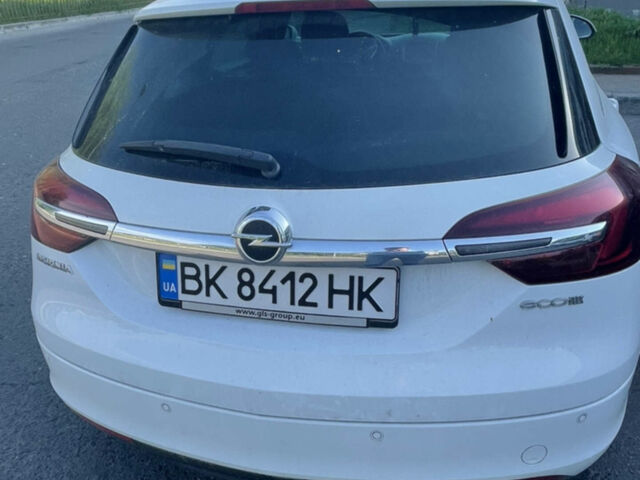 Белый Опель Инсигния, объемом двигателя 2 л и пробегом 235 тыс. км за 10500 $, фото 3 на Automoto.ua