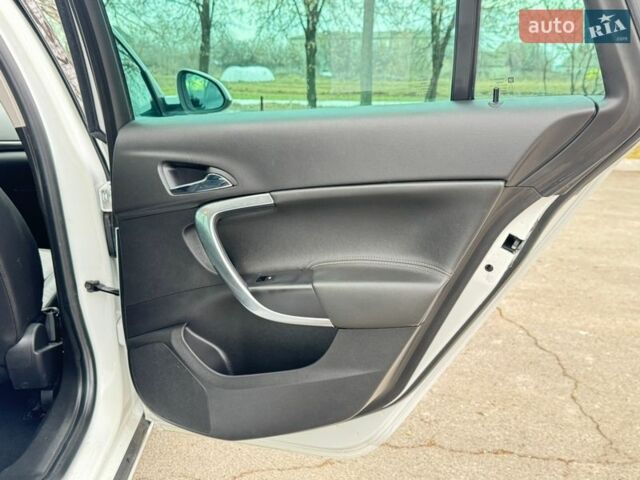 Белый Опель Инсигния, объемом двигателя 2 л и пробегом 248 тыс. км за 11200 $, фото 41 на Automoto.ua