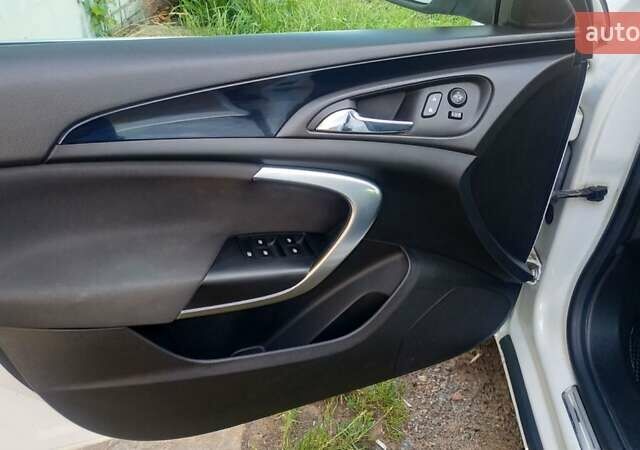 Белый Опель Инсигния, объемом двигателя 1.6 л и пробегом 170 тыс. км за 9900 $, фото 14 на Automoto.ua