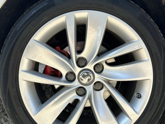 Білий Опель Інсігнія, об'ємом двигуна 2 л та пробігом 293 тис. км за 11500 $, фото 16 на Automoto.ua