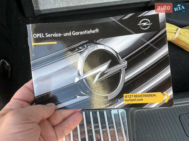 Белый Опель Инсигния, объемом двигателя 1.96 л и пробегом 300 тыс. км за 9000 $, фото 11 на Automoto.ua
