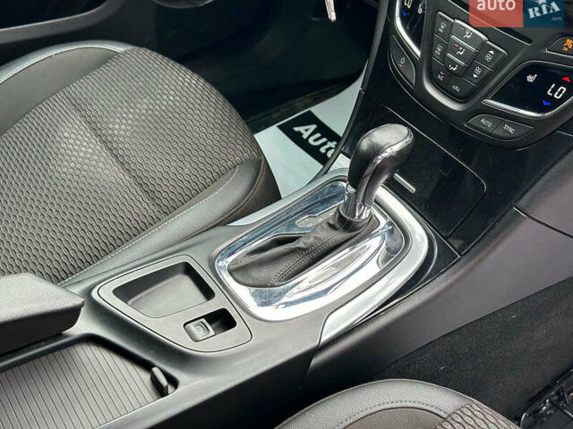 Білий Опель Інсігнія, об'ємом двигуна 2 л та пробігом 198 тис. км за 10490 $, фото 26 на Automoto.ua