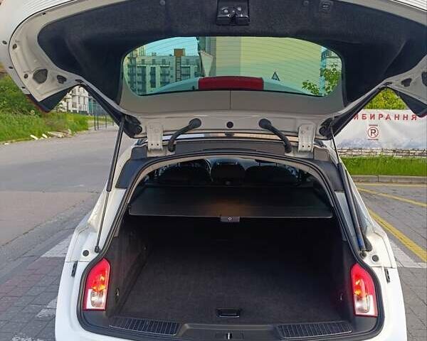 Белый Опель Инсигния, объемом двигателя 2 л и пробегом 248 тыс. км за 9650 $, фото 18 на Automoto.ua