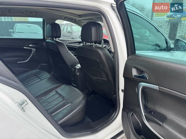 Білий Опель Інсігнія, об'ємом двигуна 2 л та пробігом 230 тис. км за 9600 $, фото 46 на Automoto.ua